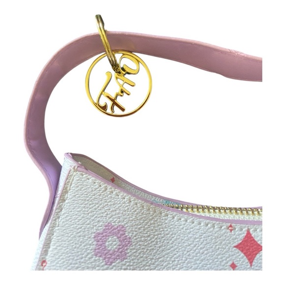 🎄CHRISTMAS GIFTS🎄 NWT-FAO SCHWARTZ-GIRLS SOHO HANDBAG WITH ACCESSORIES - Picture 8 of 9